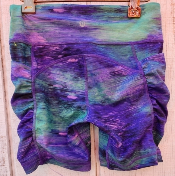 Lululemon Ruched Bike Shorts‎ - Picture 3 of 5